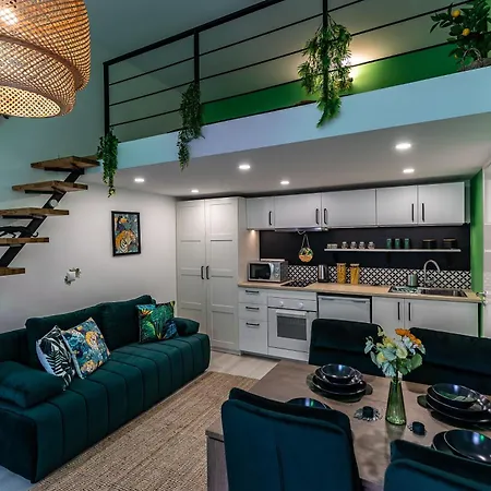 Jungle & Marble Apartment *