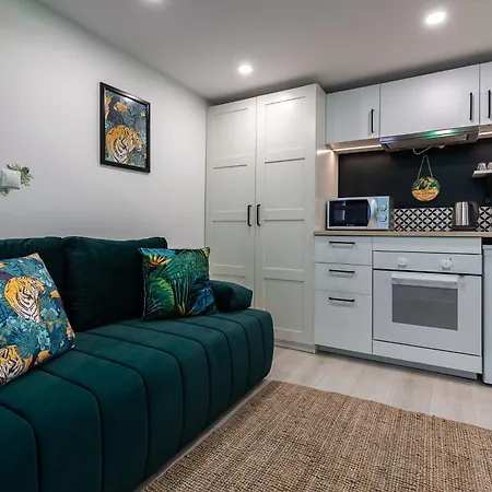 Jungle & Marble Apartment *