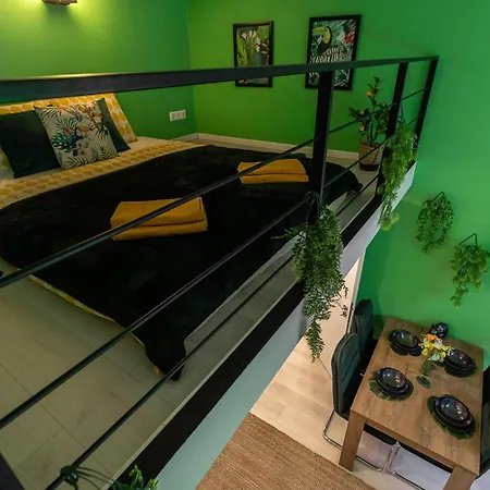 Apartment Jungle & Marble